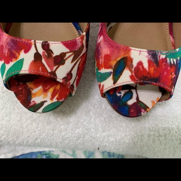 Festive and fun peep toe Sz 6W. Christian Siriano - Picture 10 of 13